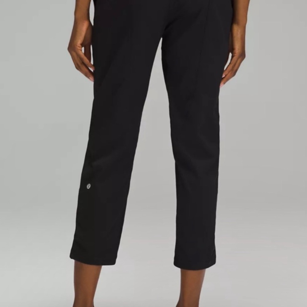 Lululemon Women's Black Dance Studio Crop
 Pants Size 10